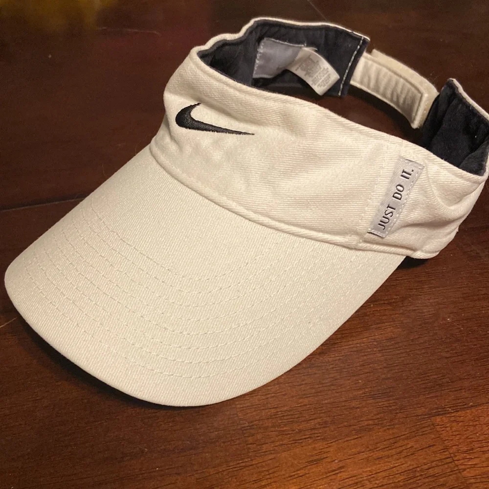 NWOT Nike visor - Picture 2 of 7